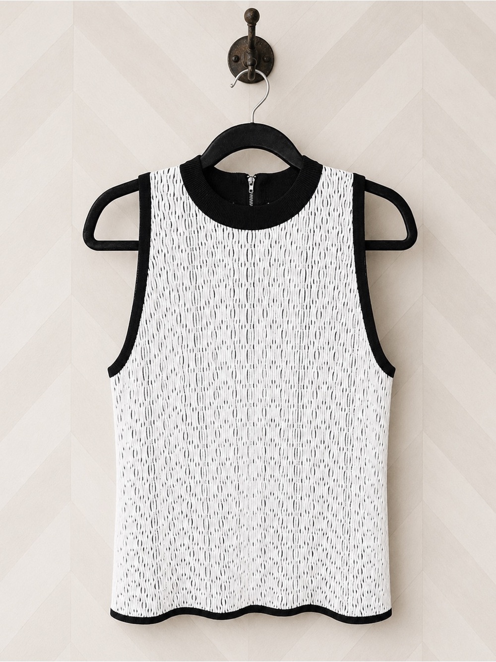 White House Black Market Sleeveless Textured Mock Neck Top Size L NWOT